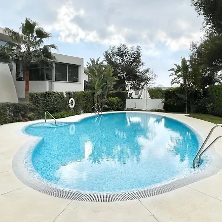 Modern In Gated Complex Sierra Blanca מארבלה